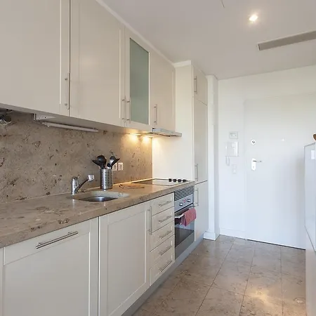 Apartment Cosy With Pool And Garage Lissabon
