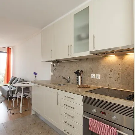 Cosy With Pool And Garage Apartment Lissabon