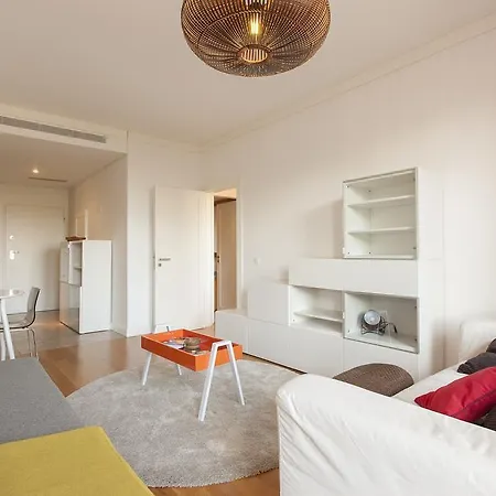 Cosy With Pool And Garage Appartement Lissabon