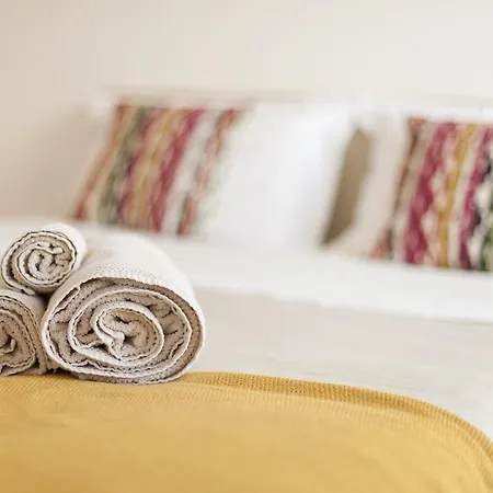 Cosy With Pool And Garage Lissabon